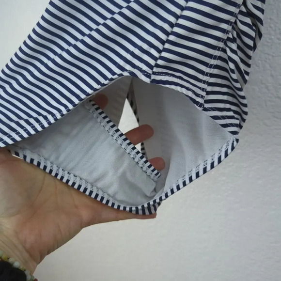 NIP TUCK  One Piece Swimsuit Nautical Stripe Adjustable Straps Size 4 - Picture 6 of 8